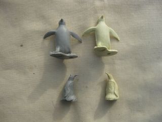 4 Vintage Marx I.  G.  Y.  / Alaska Penguin Plastic Play Set Figures
