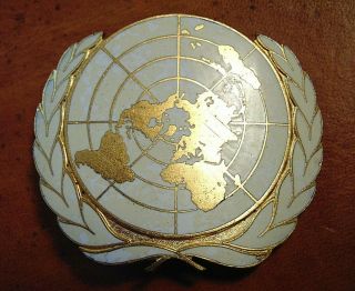 Vintage Un U.  N.  United Nations Enameled Metal Cap Badge