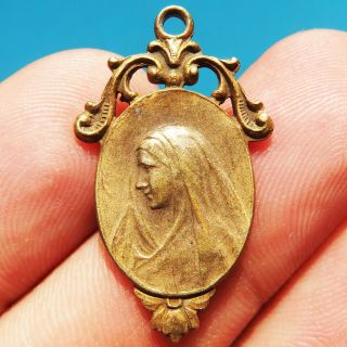 FANTASTIC BLESSED VIRGIN MARY MEDAL OLD JESUS CARRYING THE CROSS RELIGIOUS CHARM 3