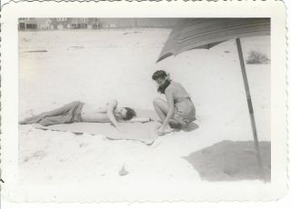 Bw402 / Young Man & Girl On Beach - Daytona,  Florida 1944 (3 - 1/4 X 4 - 1/2)