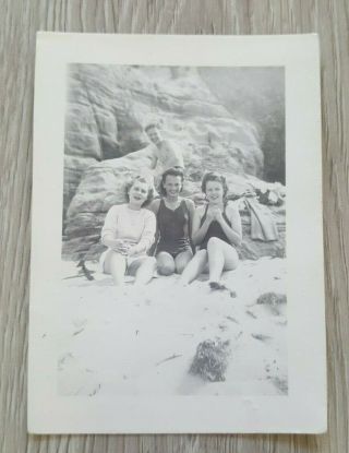 Vintage Found Photo B&w 3 Women At Beach In La Jolla California 1943