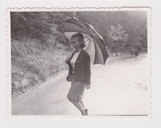 Pretty Lady Woman With Umbrella Portrait Vintage Orig Photo (48961)