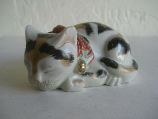 Fine Old Japanese Kutani Porcelain Hand Painted Sleeping Cat Figurine Statue