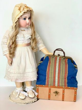 Fabulous Sac Du Voyage For French Fashion Antique Doll Display With Key