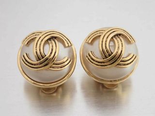 Auth CHANEL CC Logo Vintage 94A Clip - on Round Earrings Faux Pearl/Metal - e40325 3