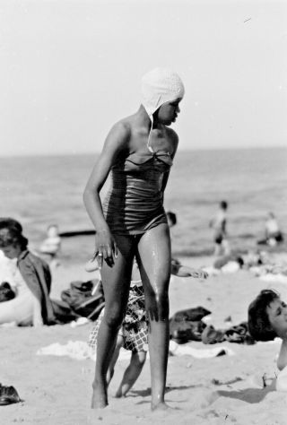 Vtg 1950s 35mm Negative Beach Scene African American Woman Swim Cap 583 - 34