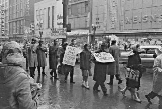 Vtg 1950s 35mm Negative Rochester Ny Equal Rights Protest Demonstrators 1047 - 35