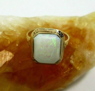 White Opal 14 K Yellow Gold Ring Vintage Estate Piece - 7.  5 - October Birthstone