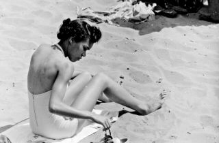 Vtg 1950s 35mm Negative Beach Scene African American Woman Back Shot 476 - 35