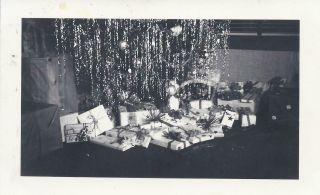 995p Vntg Photo Christmas Tree W Ornaments Tinsel And Loads Of Wrapped Presents