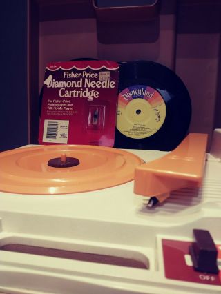 Vintage 1978 Fisher Price 825 Record Player w/ diamond needle &4 records 2