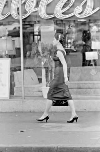 Vtg 1950s 35mm Negative Nyc Brunette Walking Shift Dress Headband Heels 499 - 32