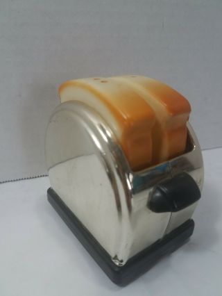 Vintage Retro Mid Century Toaster And Bread Salt And Pepper Shakers Set