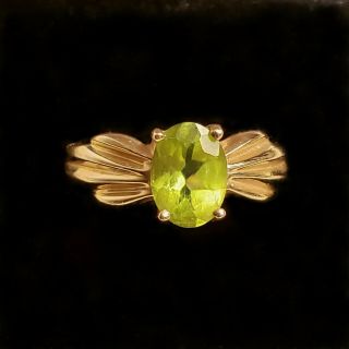 Peridot 8 X 5mm Oval Cut,  Set In Vintage 14k Solid 2.  17g Yellow Gold Size 6