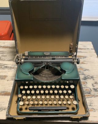 Vintage Royal Portable Typewriter Model P P291309 Green In Case