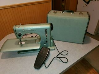 Mviking Huskvarna Vintage Sewing Machine Type 8e Green,  Still With Case.