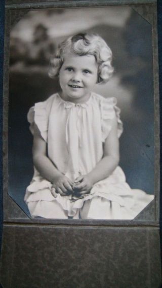 Vintage 3.  25 " X 4.  5 " Black & White Photo Of Little Girl In Old Photo Folder