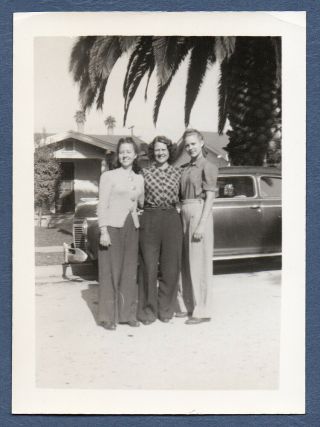 Vintage Found Photo Snapshot Ca.  1940s 3 Young Lady Friends Palm Trees Chevy Auto