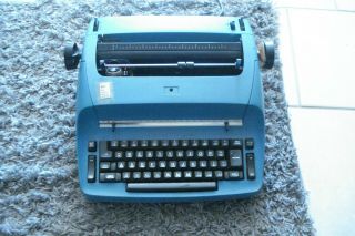 Vintage B41 Ibm Selectric Electric Typewriter Model 72 Rare Blue