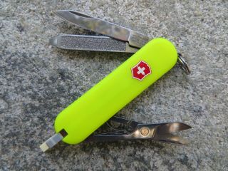 Victorinox Swiss Army Classic Sd Stayglow 58mm Pocketknife Sak.