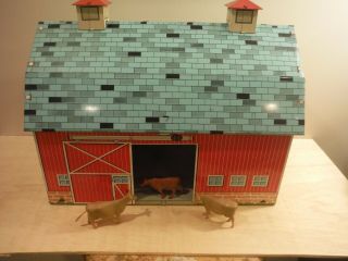 Vintage Tin,  Play Barn With 3 Cows,  Made By " Ohio Art " In Bryan,  Ohio,  U.  S.  A.