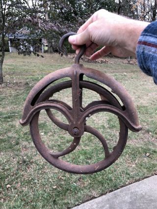 Vintage Cast Iron Water Well Pulley,  Curved Spokes,  Rustic Primitive Barn 11 "