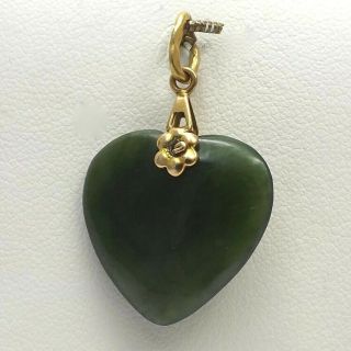 Vintage 18k Gold Green Jade Heart Flower Charm Pendant 3.  4gr