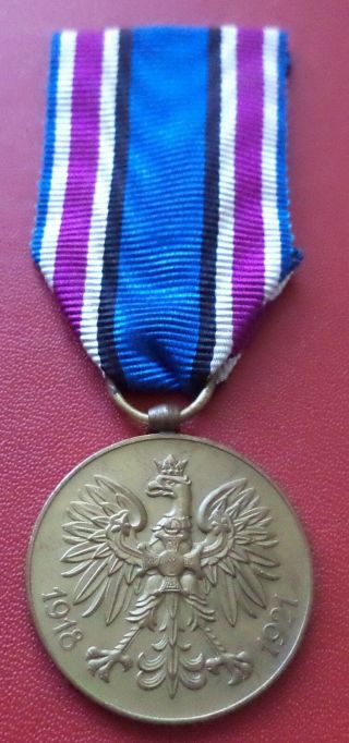 Poland Polish Commemorative Medal Of The 1918 - 1921 War Order Badge