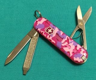Victorinox Swiss Army Pocket Knife - Limited Pink Camo Classic Sd - Multi Tool