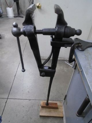 Vintage Post Leg Vise Antique Blacksmith Tool 4.  25 Inch Jaw