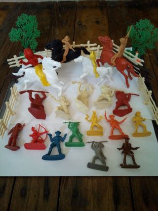 Vintage Plastic Cowboys And Indians,  Horses,  Fencing,  Trees