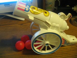 Vintage 70s Kusan Toy Plastic Cannon The Spirit Of 1776 With 4 Balls