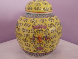 Fab Vintage Chinese Porcelain Bats & Flowers Design Ginger Jar/vase 12.  5 Cm Tall
