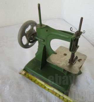 RARE ANTIQUE VINTAGE SMALL CHILD TOY SEWING MACHINE,  green. 3