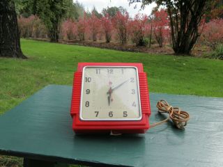 Vintage Telechron Electric Wall Clock Mid Century Red Kitchen Clock Model 2h15s