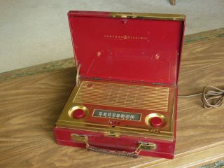 Gorgeous Grooved Red Ge 145 Portable Vintage Tube Radio Rare Slot