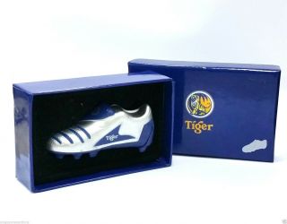 COLLECTIBLE LIMITED EDITION TIGER BEER SILVER SOCCER BOOT LIGHTER 2