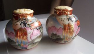 19th C.  Hand Painted Japanese Porcelain Salt Pepper Shakers Pretty Geisha Signed