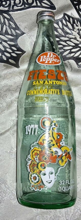 Dr.  Pepper Viva Fiesta San Antonio 1975 Vintage Glass Soda Bottle 32 Oz.