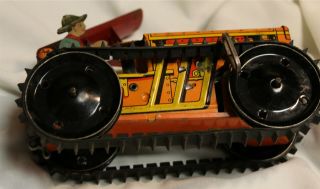 VINTAGE LOUIS MARX CLIMBING FARM TRACTOR W PLOW,  CART DRIVER WIND UP TOY 2