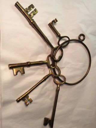 Vtg Heavy Large Brass Skeleton Keys On Brass Ring Jail Church Prop Prison Big