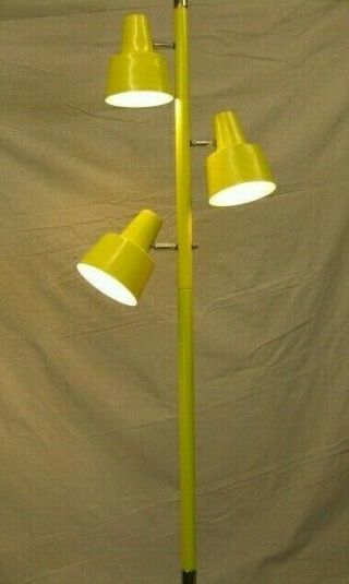 Vintage Mid - Century Modern Yellow Metal Tension Pole Lamp 3 Lights Cool 60 