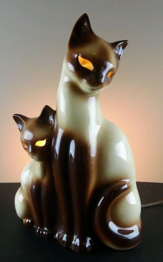 Vintage 50s Kron Ceramic Siamese Cat & Kitten Glowing Eyes Tv Lamp 13.  5 " Tall