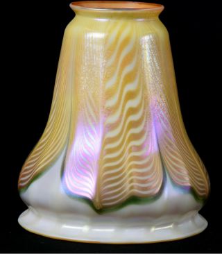 Signed Quezal Art Glass Light Shade 5.  25” Green & Gold Iridescent Pulled Feature