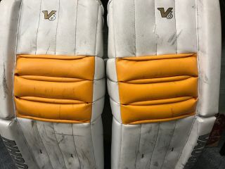 VINTAGE GRAPHIC VAUGHN V6 2000 Pro GOALIE PADS white with yellow 34 