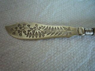 A COLLECTABLE CARVED WOOD TREEN HANDLE BUTTER SPREADER VINTAGE KITCHENALIA 3