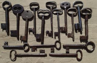 16 Very Large,  Heavy 18th And 19th Century French & Italian Iron Keys