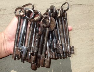 16 very large,  heavy 18th and 19th century French & Italian iron keys 2