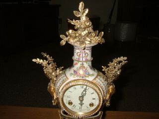 Marie Antoinette,  Fine Porcelain Clock,  The Victoria & Albert Museum 2