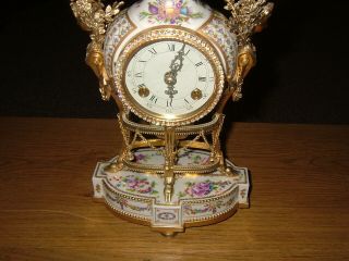 Marie Antoinette,  Fine Porcelain Clock,  The Victoria & Albert Museum 3